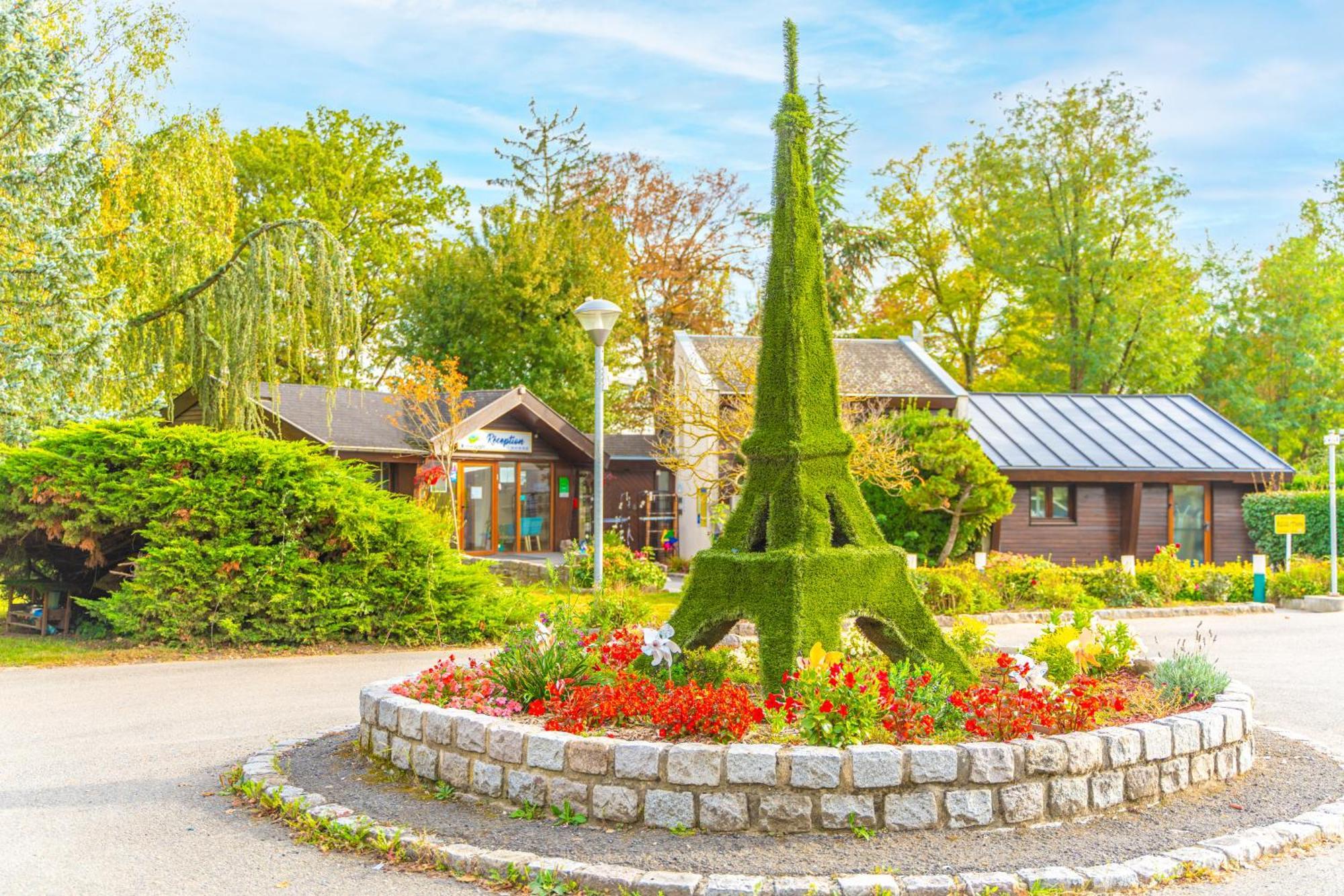 Camping Le Parc De Paris Villevaude Exterior photo